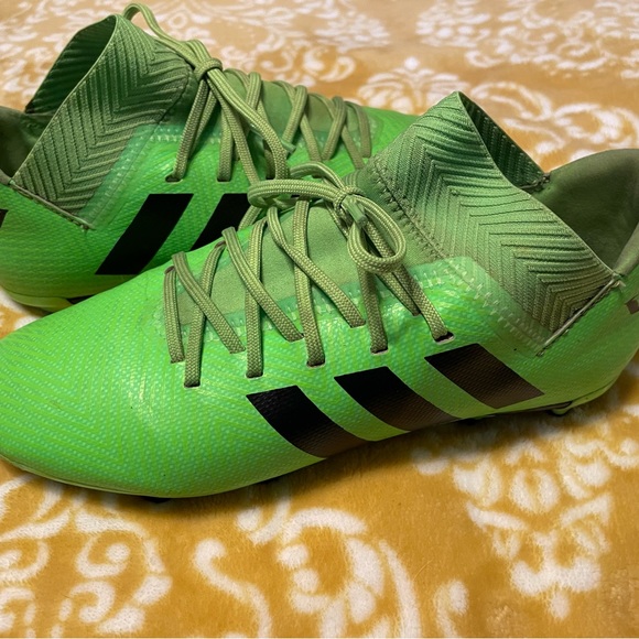 Kids Messi Soccer cleats size 41/2 - Picture 2 of 4